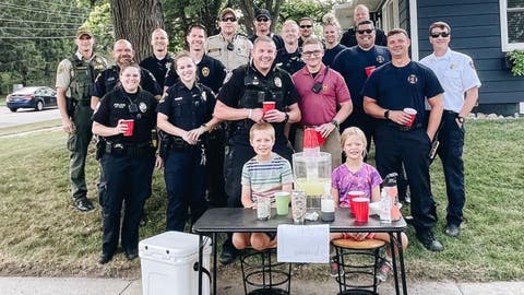 Thief steals 9-year-old twins' lemonade stand tip jar so police and community step in