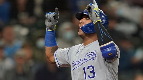 Perez hits 5th HR of road trip, Royals drop Mariners 6-4