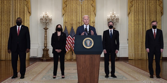 WASHINGTON, DC - AUGUST 20: U.S. President Joe Biden delivers remarks on the U.S. military’s ongoing evacuation efforts in Afghanistan as he is joined by (L-R) U.S. Secretary of Defense Lloyd Austin, U.S. Vice President Kamala Harris, Secretary of State Antony Blinken, and White House National Security Advisor Jake Sullivan from the East Room of the White House on August 20, 2021 in Washington, DC. (Photo by Anna Moneymaker/Getty Images)