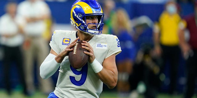 Top 5 quarterback performances of Week 3: Matthew Stafford leads Rams over Tom Brady, Buccaneers 5 Los Angeles Rams quarterback Matthew Stafford (9) throws during the first half of an NFL football game against the Indianapolis Colts, Sunday, Sept. 19, 2021, in Indianapolis. (AP Photo/Michael Conroy)