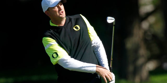 Ex-PGA Tour pro Casey Martin has right leg amputated: report 3 Casey Martin of the U.S. watches his third shot on the 16th hole during the second round of the 2012 U.S. Open golf tournament on the Lake Course at the Olympic Club in San Francisco, California June 15, 2012.