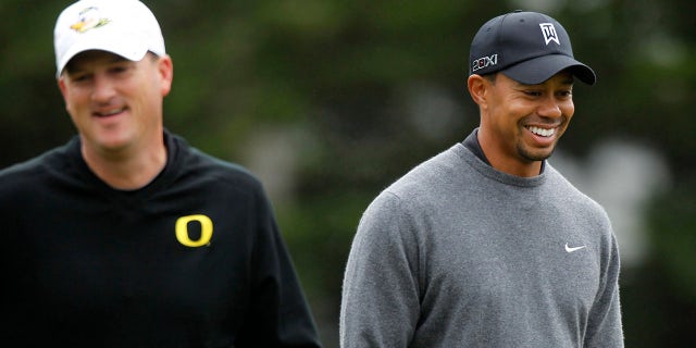 Ex-PGA Tour pro Casey Martin has right leg amputated: report 2 Tiger Woods (R) of the U.S. and Casey Martin of the U.S. walk off the 15th green during a practice round for the 2012 U.S. Open golf tournament on the Lake Course at the Olympic Club in San Francisco, California June 13, 2012.