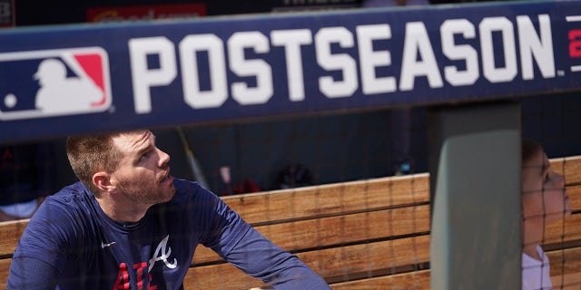 Dodgers vs. Braves: What to know about 2021 NLCS 3 The Atlanta Braves' Freddie Freeman sits in the dugout with his son, Charlie, far right, during a workout ahead of the NLCS playoff baseball game, Thursday, Oct. 14, 2021, in Atlanta.