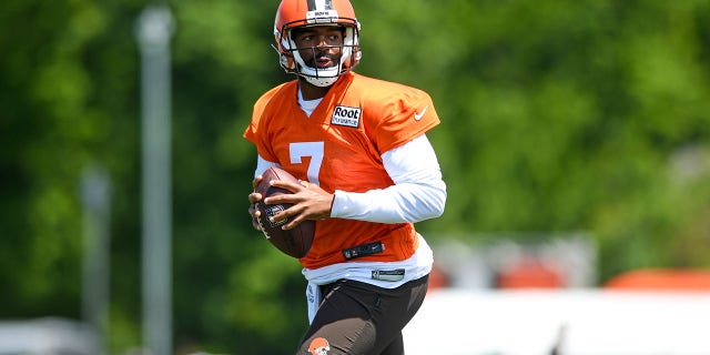 Browns head coach Kevin Stefanski says team is preparing for different scenarios at quarterback 2 Jacoby Brissett of the Cleveland Browns runs a drill during training camp at CrossCountry Mortgage Campus in Berea, Ohio, on July 30, 2022.