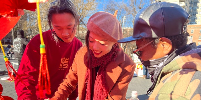 After 'rough' times, New York vloggers help usher in Chinese New Year in city read full article at worldnews365.me 7 The Asian American Federation says that New York City is home to the largest Asian community in the state — with 1,525,851 residents making up 17.3% of the city’s population.