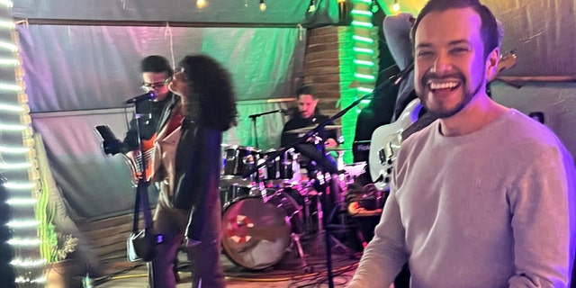 California attorney Elliot Blair seen in photos taken hours before mysterious death in Mexico read full article at worldnews365.me 5 Orange County deputy public defender Elliot Blair dances just hours before his death at a resort in Mexico.