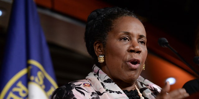TUCKER CARLSON: Sheila Jackson Lee has devoted her life to shrieking about White racism read full article at worldnews365.me 5 U.S. Rep Sheila Jackson Lee (D-TX) speaks in a news conference to discuss the House Judiciary Committee's oversight agenda following the Mueller Hearing in Washington, U.S. July 26, 2019. (REUTERS/Erin Scott)