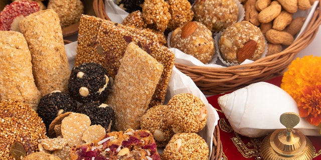 Major food brands are adding sesame to items in 'shortcut' after FDA declares the seed a 'major allergen' read full article at worldnews365.me 10 A variety of baked goods incorporating sesame seeds are shown here.