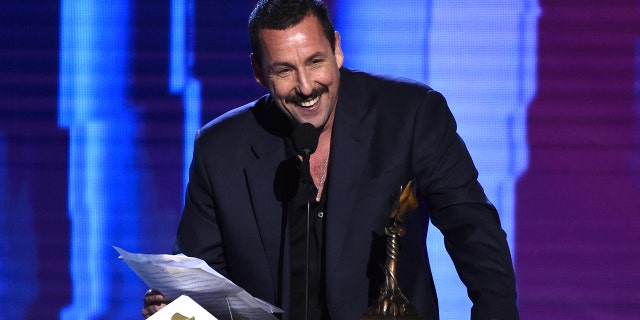 Adam Sandler Receives Mark Twain Award for Comedy Surrounded by Co-Stars Drew Barrymore, Rob Schneider and More 6 Adam Sandler receives Best Male Lead Award for "Uncut Gems" at the 35th Film Independent Spirit Awards on February 8, 2020 in Santa Monica, California.