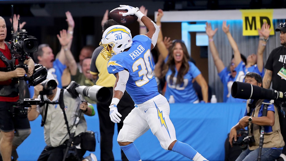 Justin Herbert leads Chargers over Bears to snap losing streak for third win of season Justin Herbert leads Chargers over Bears to snap losing streak for third win of season