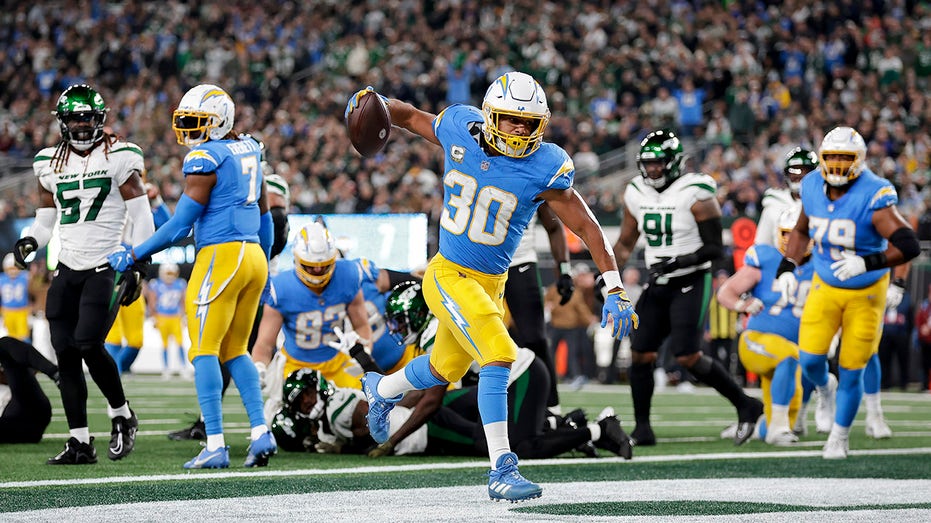 Austin Ekeler's 2 touchdowns help Chargers cruise past Jets Austin Ekeler's 2 touchdowns help Chargers cruise past Jets