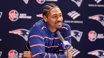 Patriots star receiver goes viral after boating with mysterious substance - FOX 极速赛车168开奖官网开奖 News