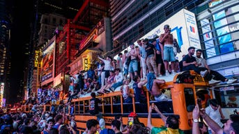 Teen shot in Times Square as Knicks championship celebrations turn chaotic - ӣ����Ƶ