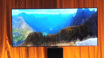 Samsung unveils its curved SUHD TV at CES