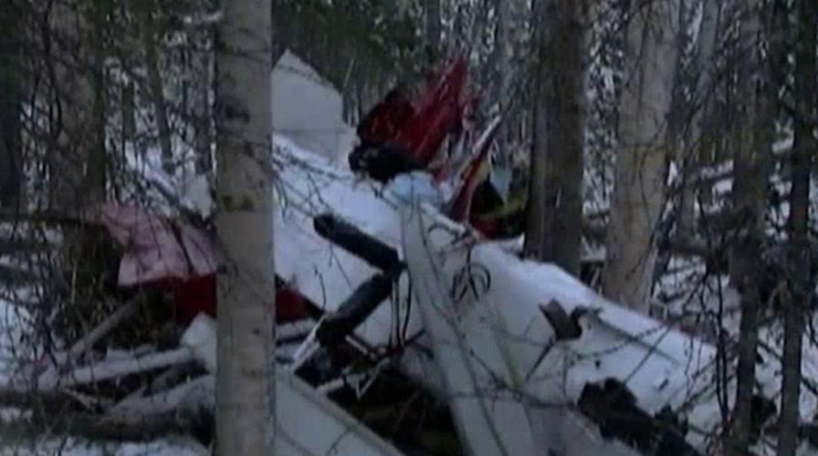 Two planes collide in mid-air crash, pilots survive