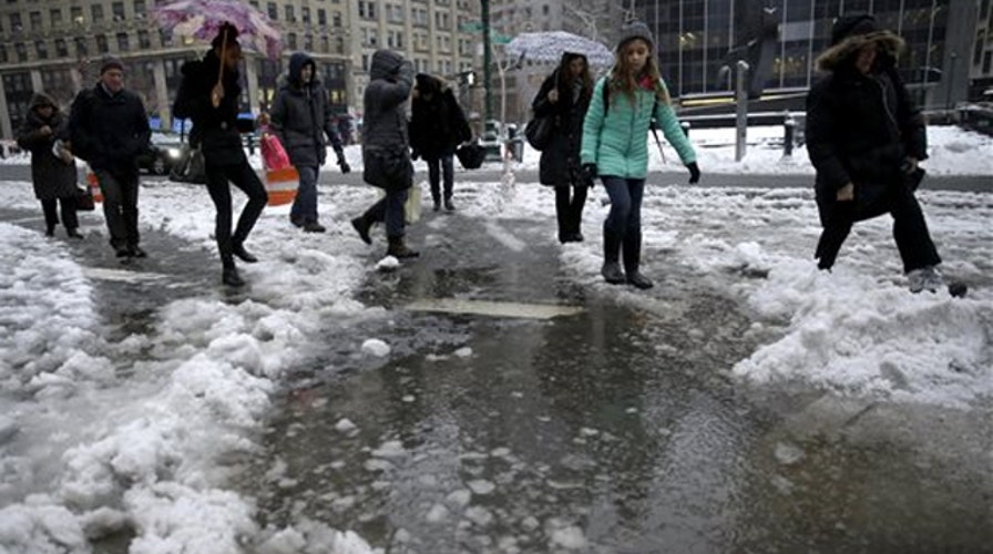 Snowstorm blankets Midwest, Northeast US