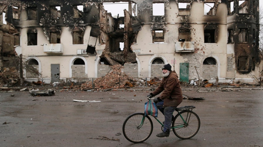 Intense fighting in Ukraine one day before peace talks