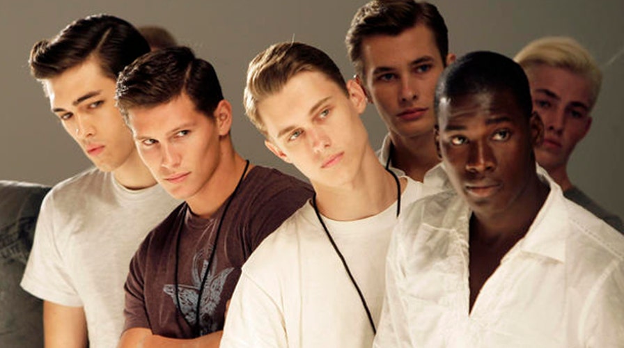 Study: Attractive men less generous than good-looking women