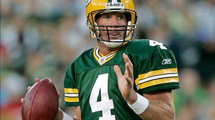 Greta: Packers fans, demand Favre be honored in Lambeau