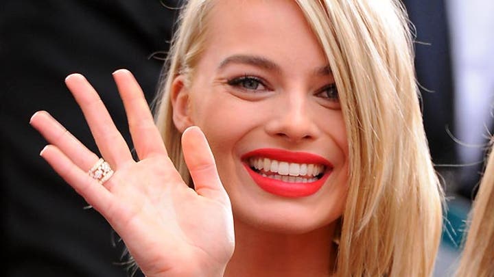 'Focus' star Margot Robbie has sticky fingers