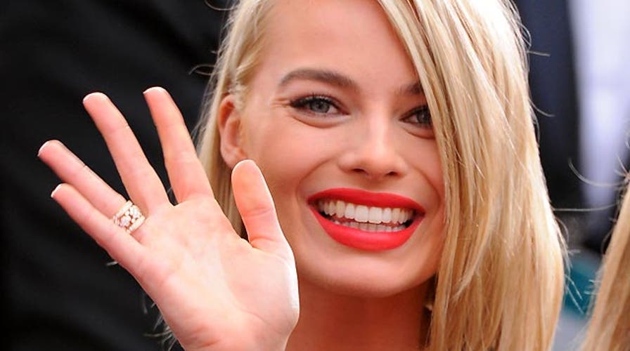 'Focus' star Margot Robbie has sticky fingers
