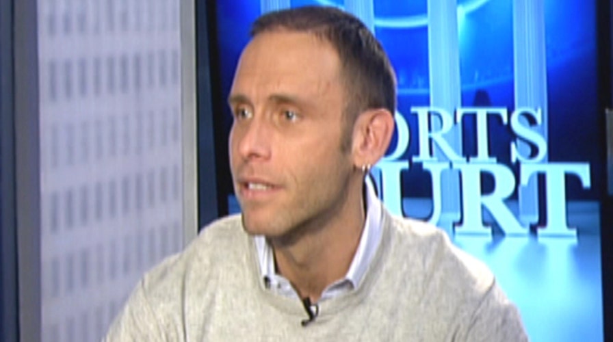 'Hardcore Pawn' stars show off sports memorabilia