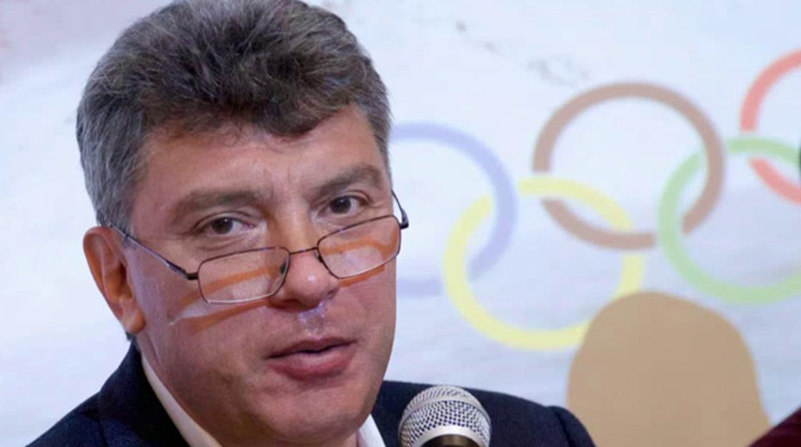 Crowds gather to mourn death of Boris Nemtsov in Moscow