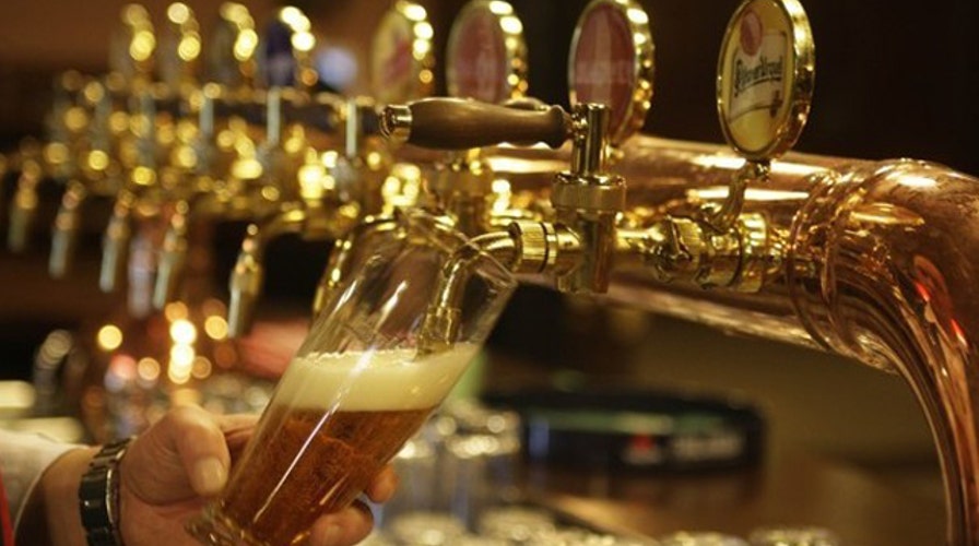 Chicago bar bans cell phones 