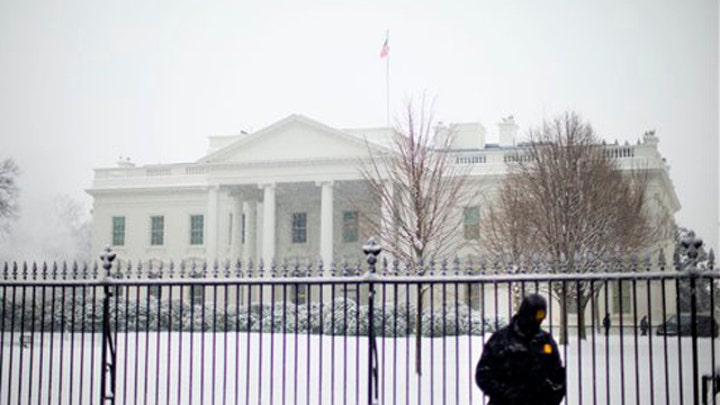 Government, schools close as heavy snow slams DC