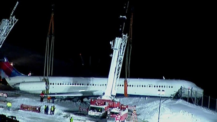 Cranes remove crashed Delta jet from LaGuardia runway