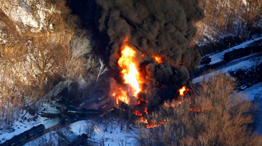 Train carrying crude oil derails in Illinois