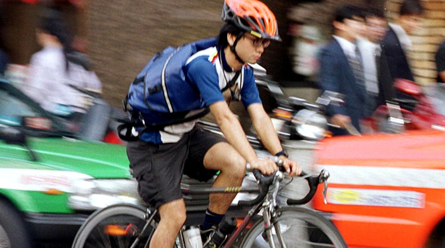 Calif. mulls fine for cyclists who don't wear helmets