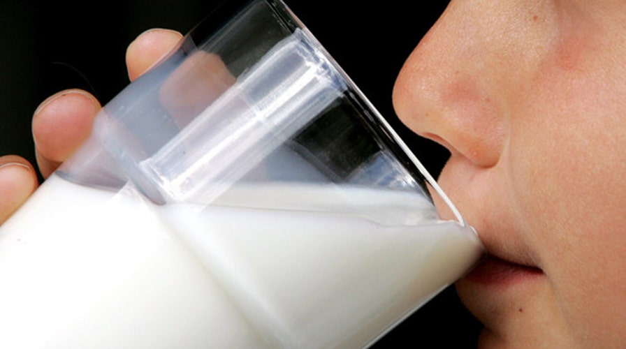Whole milk vs. skim: Which should you drink?