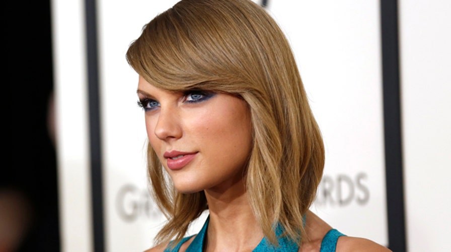 Two Tips to Capture Taylor Swift's Signature Look