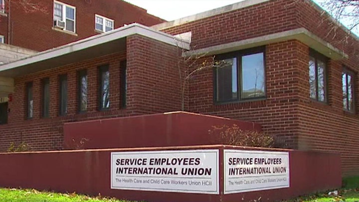 Illinois workers file lawsuit to end mandatory union dues