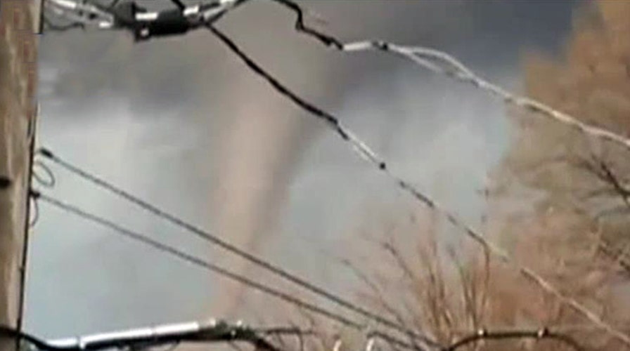 Massive tornado flattens Illinois town