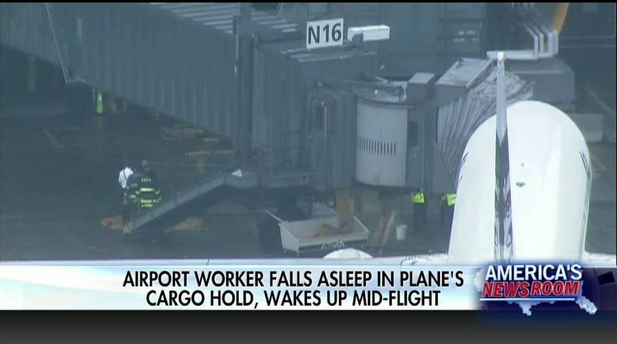 041415_airportworker