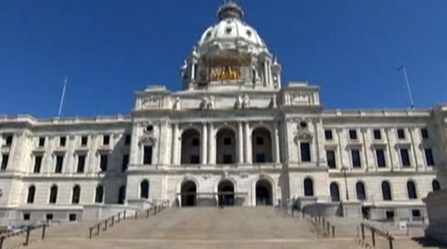 Minnesota rule: State senators can't make eye contact