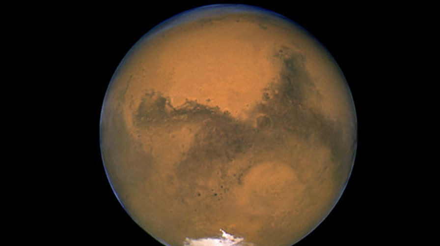 Study suggests water forms on surface of Mars at night