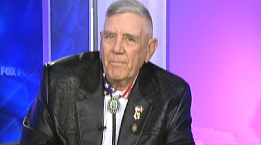 R. Lee Ermey hosts ‘Top Gear’ for weapons