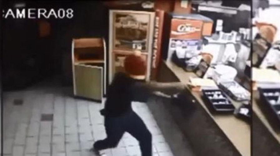 Woman sues Popeyes for firing her after robbery