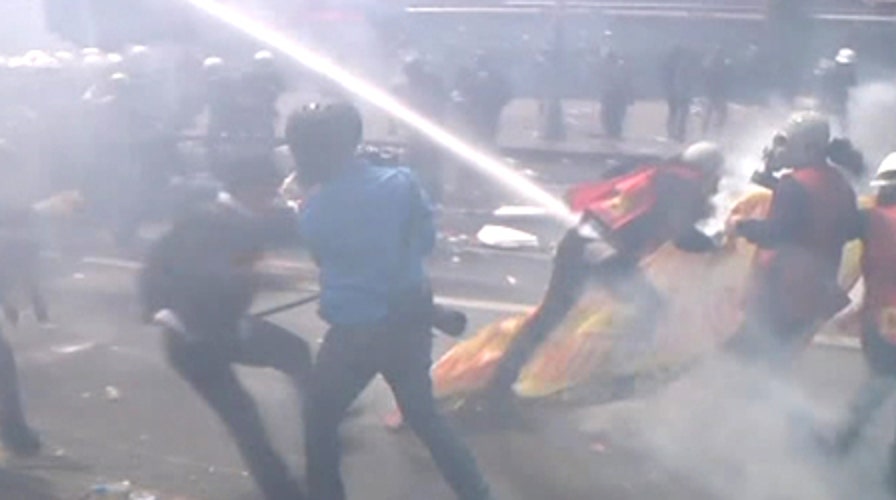 Water cannon, tear gas unleashed on protesters in Turkey