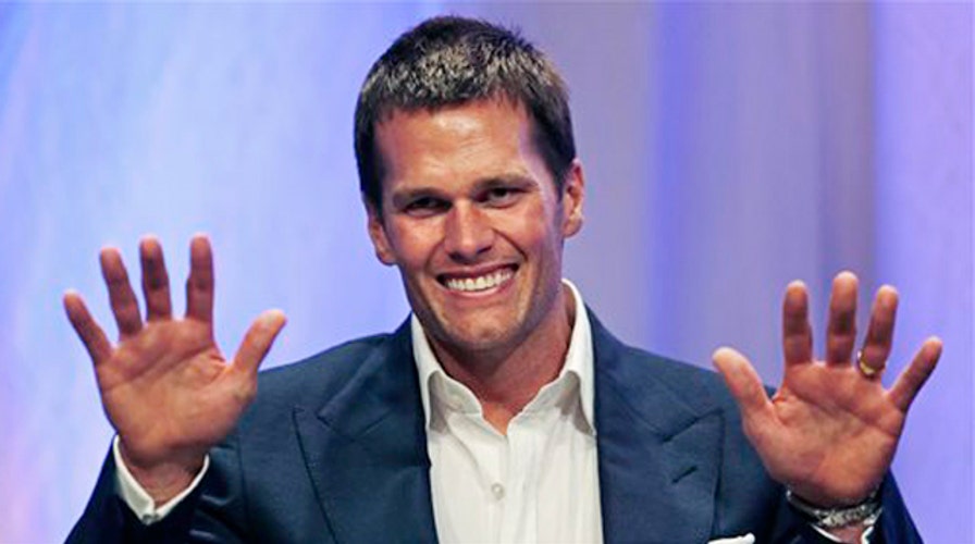 Tom Brady dodges Deflategate questions: smart play?