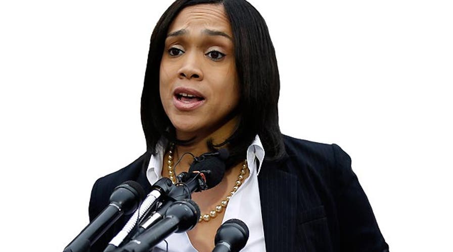 Mosby trying to scare cops, hide something in Gray case?