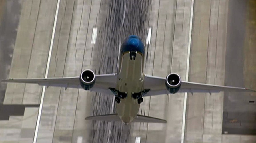 Boeing 787 Dreamliner shows off vertical takeoff