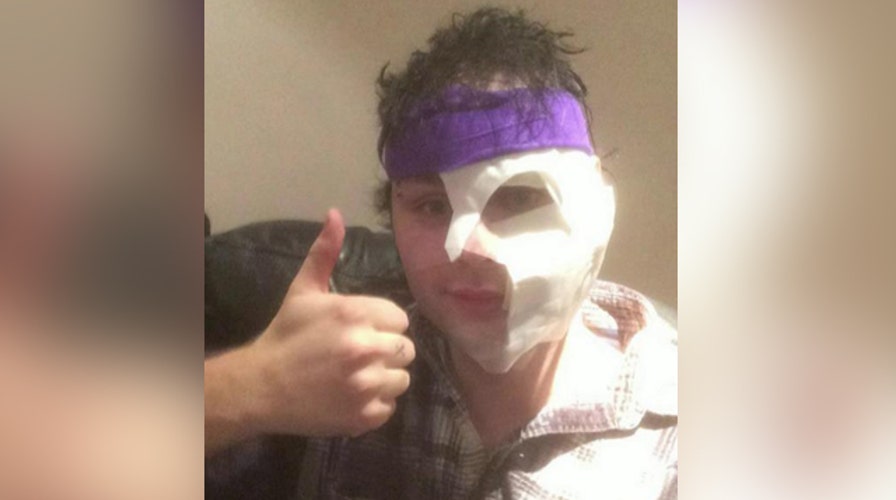 '5 Seconds of Summer' guitarist catches fire 