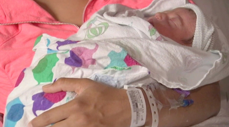 Quick-thinking cop delivers baby in bank parking lot