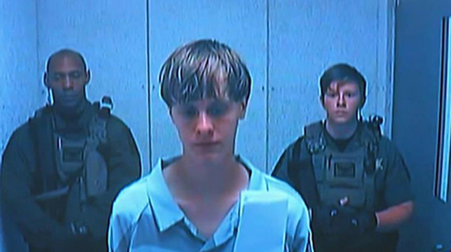 Charleston shooting suspect set to appear in court