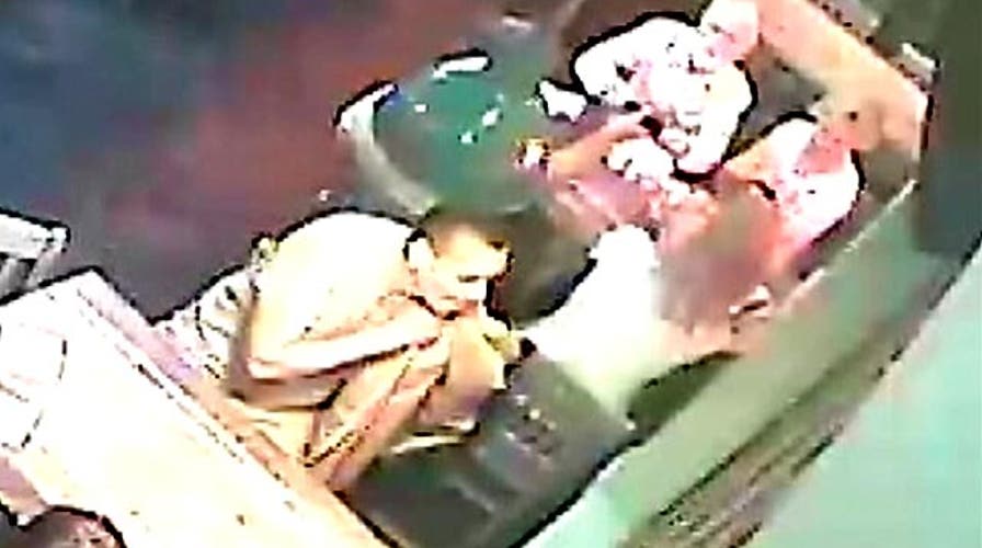 Pickpocket caught on camera