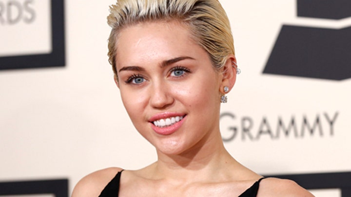 Miley Cyrus to host VMAs